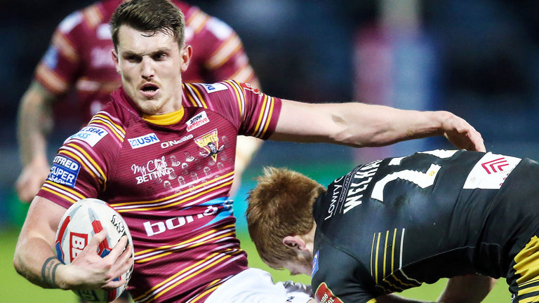 SUPER LEAGUE PREVIEW | Huddersfield Giants vs Salford Red Devils Huddersfield Giants centre Lee Gaskell