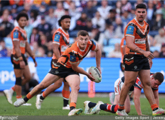 Hope and Murray Re-sign with Wests Tigers through 2026