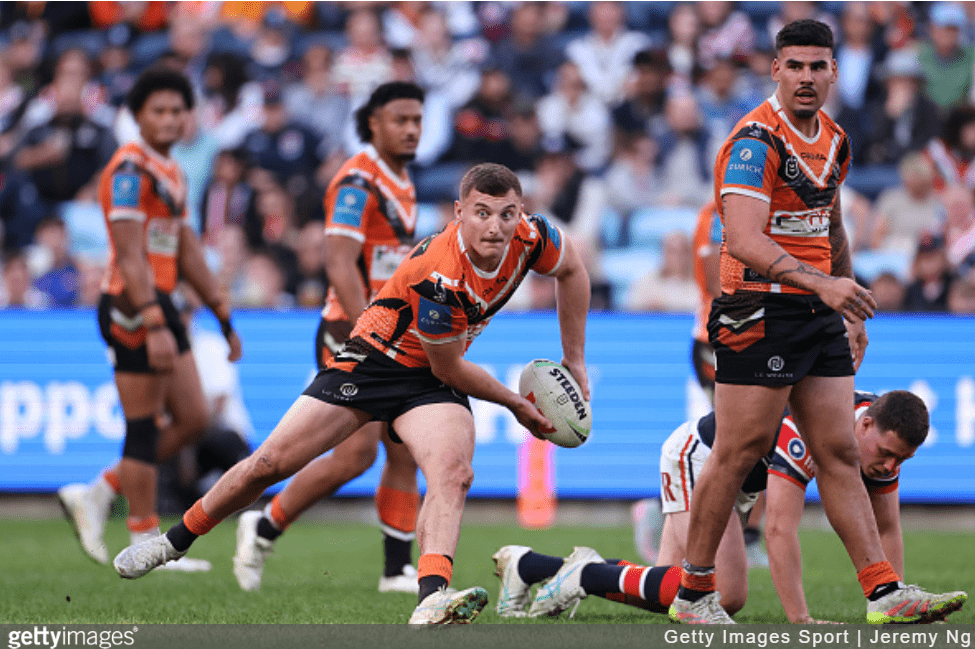 Hope and Murray Re-sign with Wests Tigers through 2026
