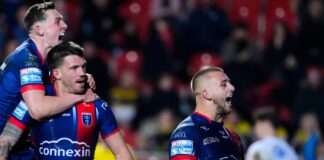 2025 Super League: Round 4 Wrap Hull KR celebrate Mikey Lewis' try against St Helens